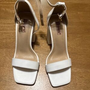 IDIFU White Block Heel Ankle-Strap Sandals